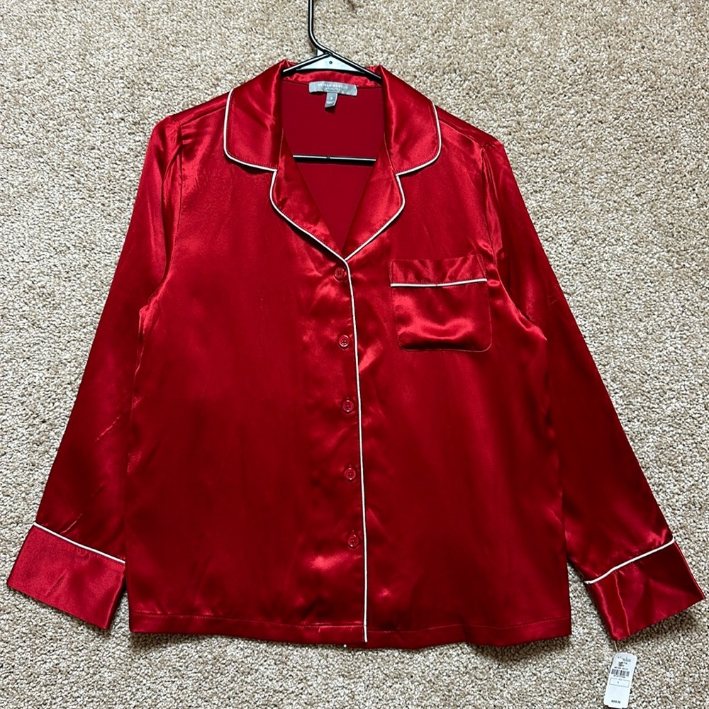 Neiman Marcus Intimates 100% silk button up pijama top Red New